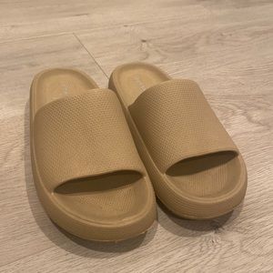 Creme Color Slides